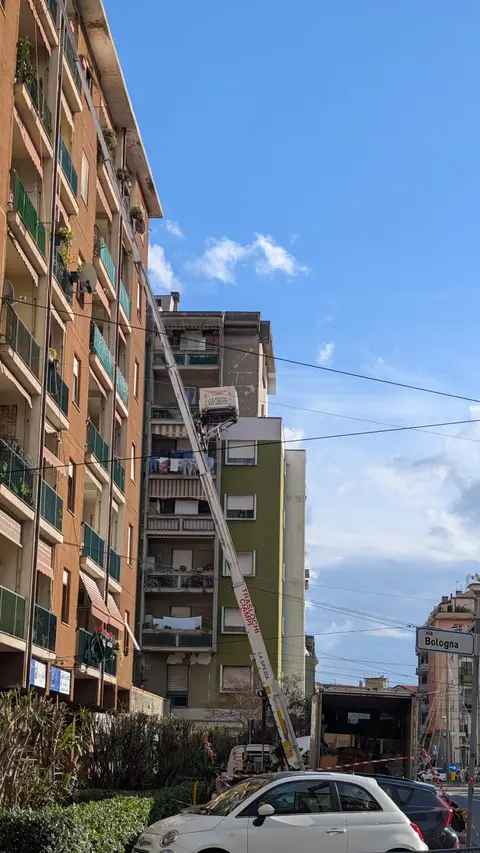 Noleggio autoscala per trasloco a piani alti La Spezia
