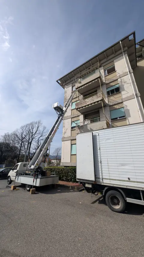 Autoscala per traslochi piani alti