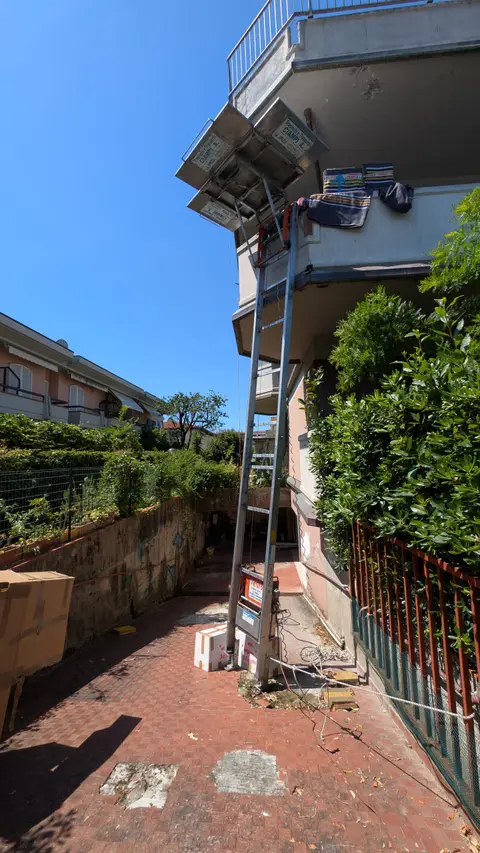 Montacarichi per cortili interni e caruggi