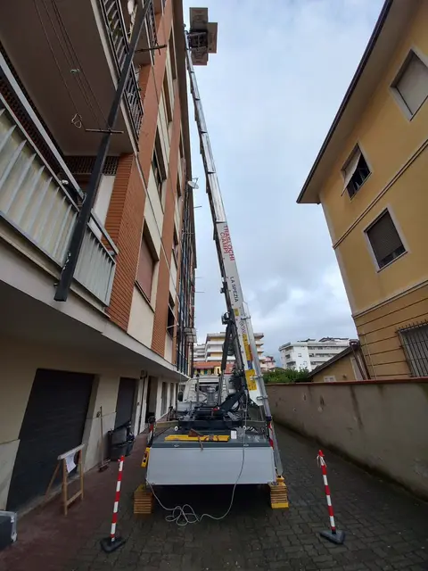 Azienda traslochi La Spezia con autoscala