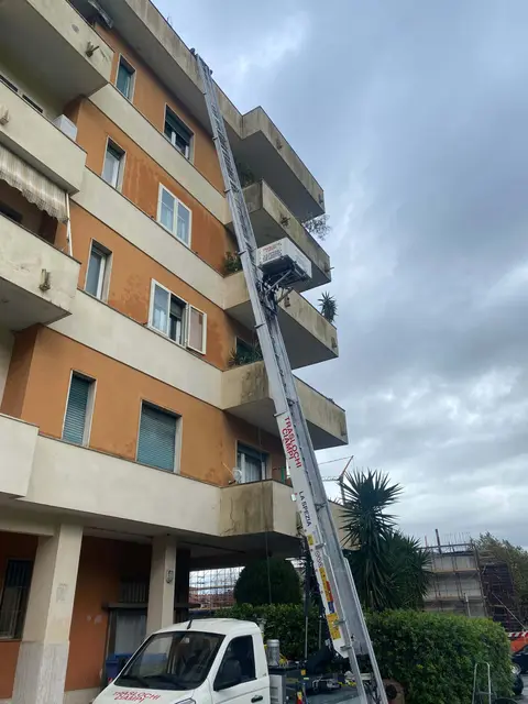 Autoscala piani alti edificio residenziale