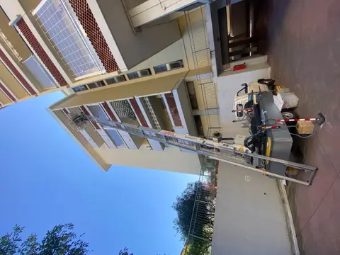 Autoscala in cortile condominiale