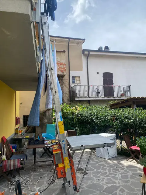 Noleggio montacarichi componibile per piccoli spazi di manovra