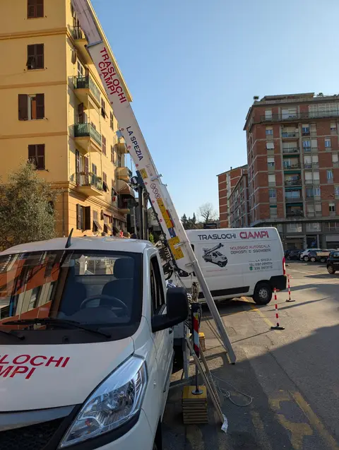 Noleggio autoscala per traslochi ed edilizia