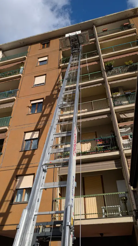 Autoscala su edificio residenziale La Spezia